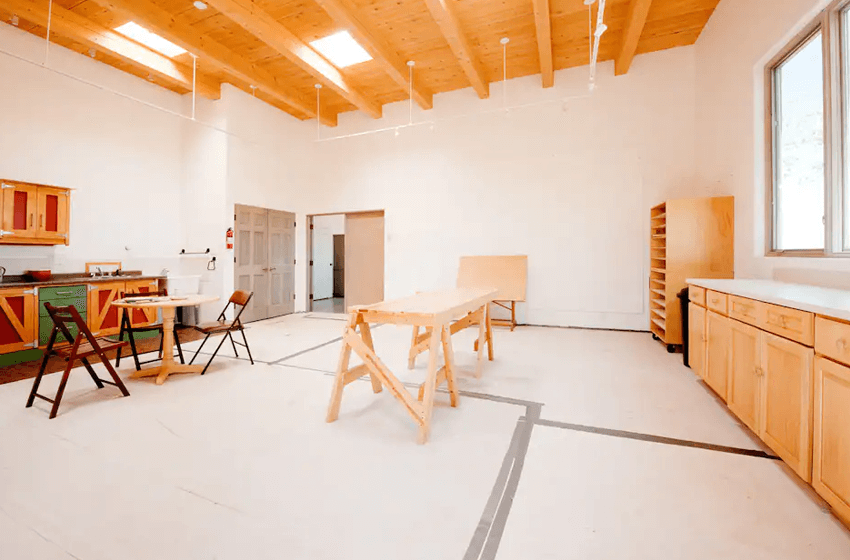 live in art studio