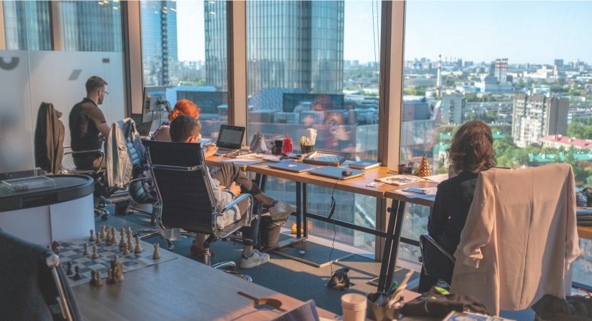 Should Romantic Relationships Be Allowed At Work?