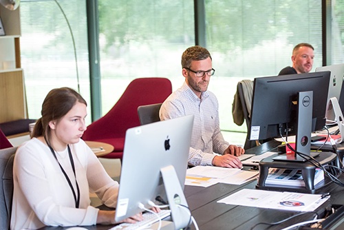 Employee looking up Pros and cons of salary vs. hourly pay