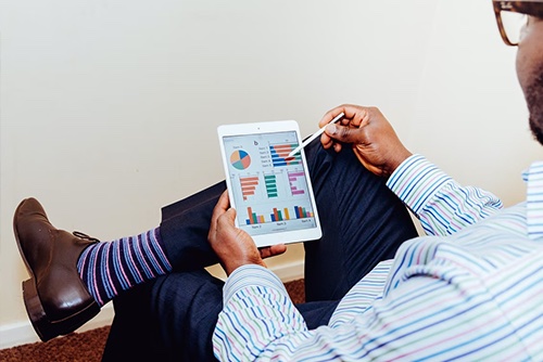 Man using a Software to make salary and hourly pay simple