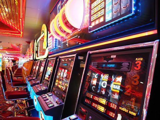 Tracing The History Of Slot Machines: From Offline To Online