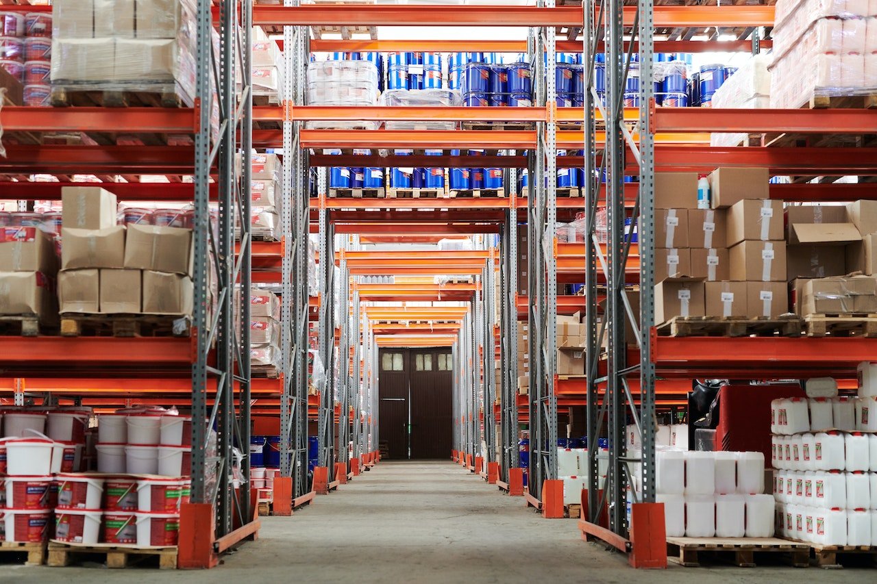 4 Ways How Wide-Span Racks Can Help with Your Storage Needs in Your Business