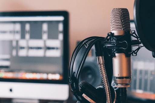 How To Create Lifelike Voiceovers With An AI Voiceover Generator