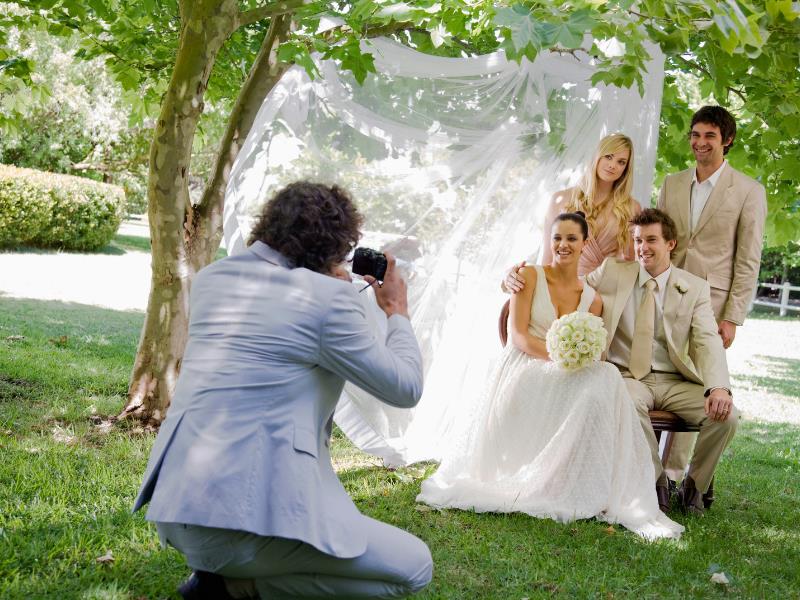 how to become a wedding photographer