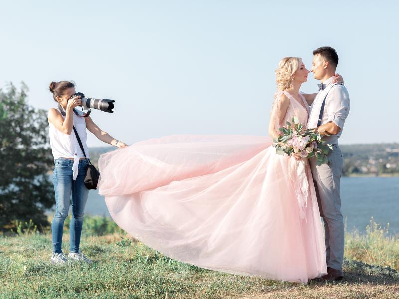 how to become a wedding photographer