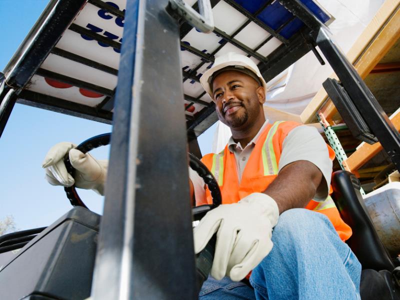 how to become a forklift driver
