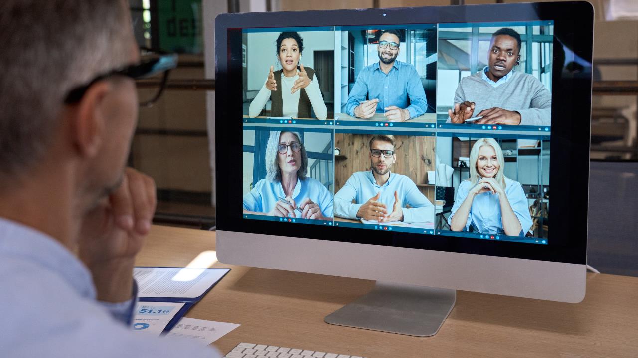 What is a Virtual Employee? The Pros and Cons of Hiring Them